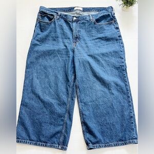 Abercrombie & Fitch The Crop Wide Leg High Rise Jean in Medium Wash